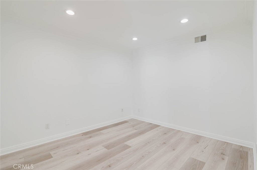 333 Burchett Street 111 Property Photo 5