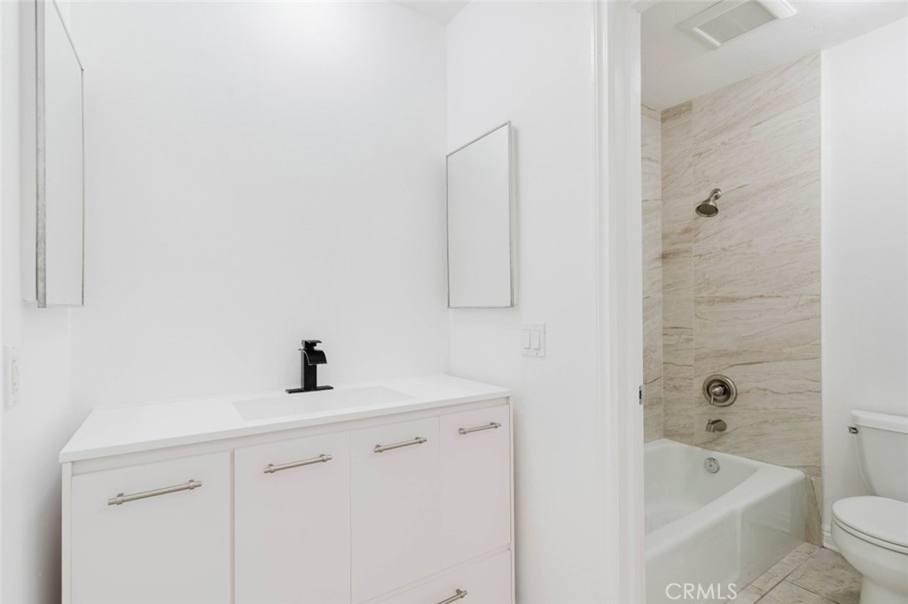 333 Burchett Street 111 Property Photo 17