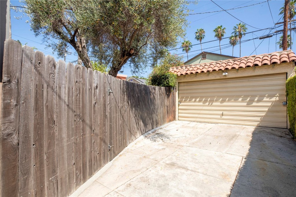 4909 York Property Photo 4