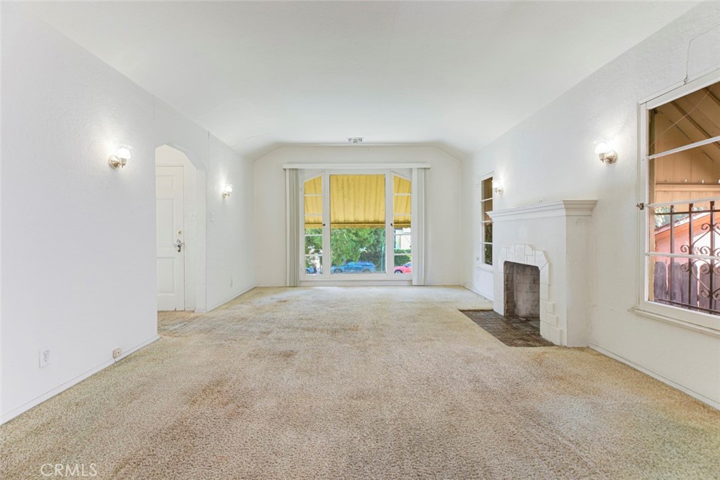 4909 York Property Photo 6