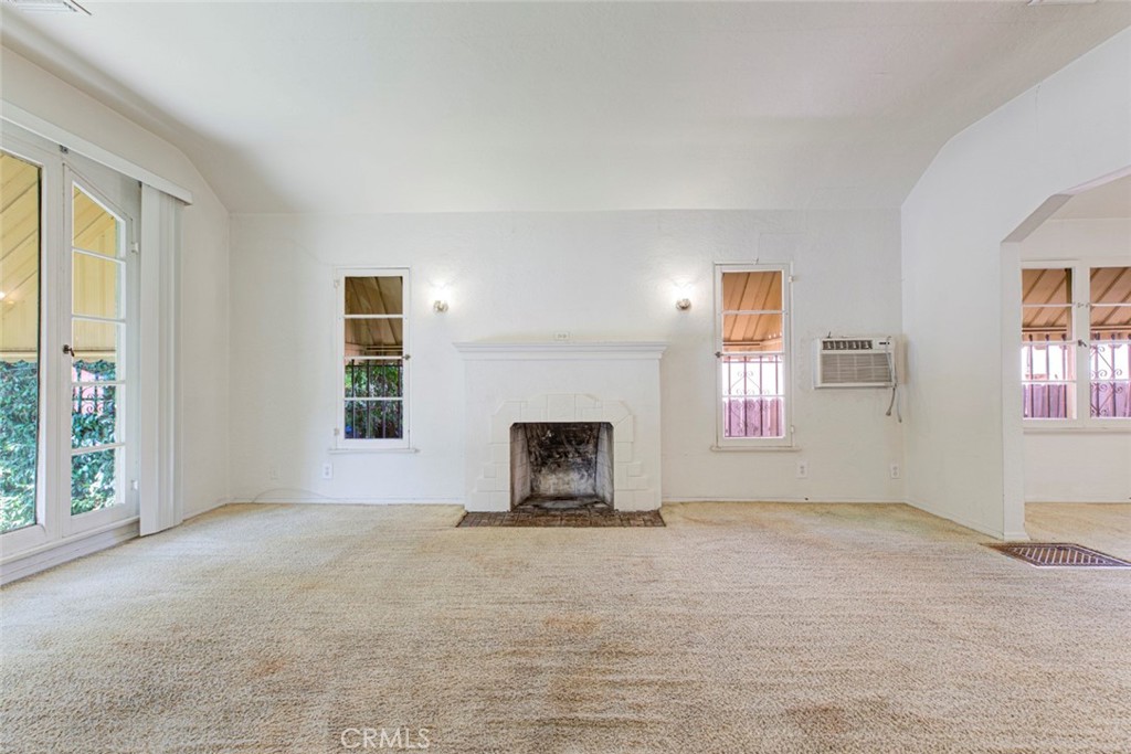 4909 York Property Photo 7
