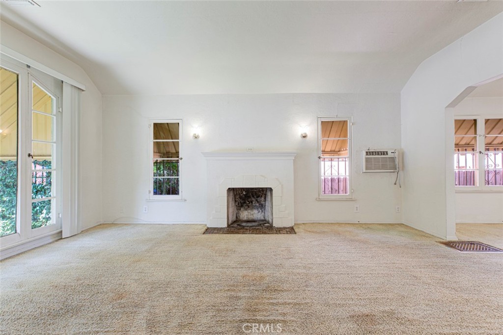 4909 York Property Photo 7
