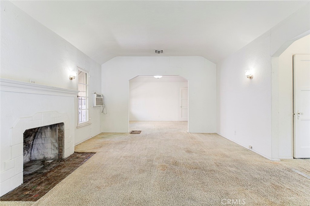 4909 York Property Photo 8