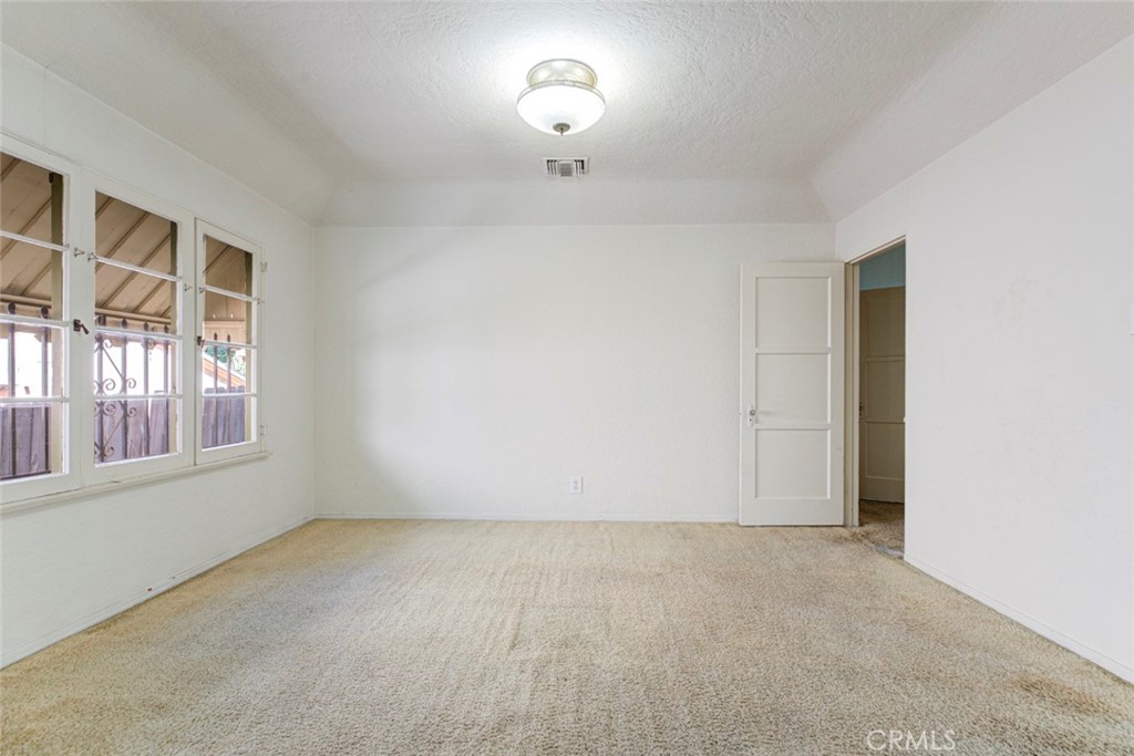 4909 York Property Photo 9