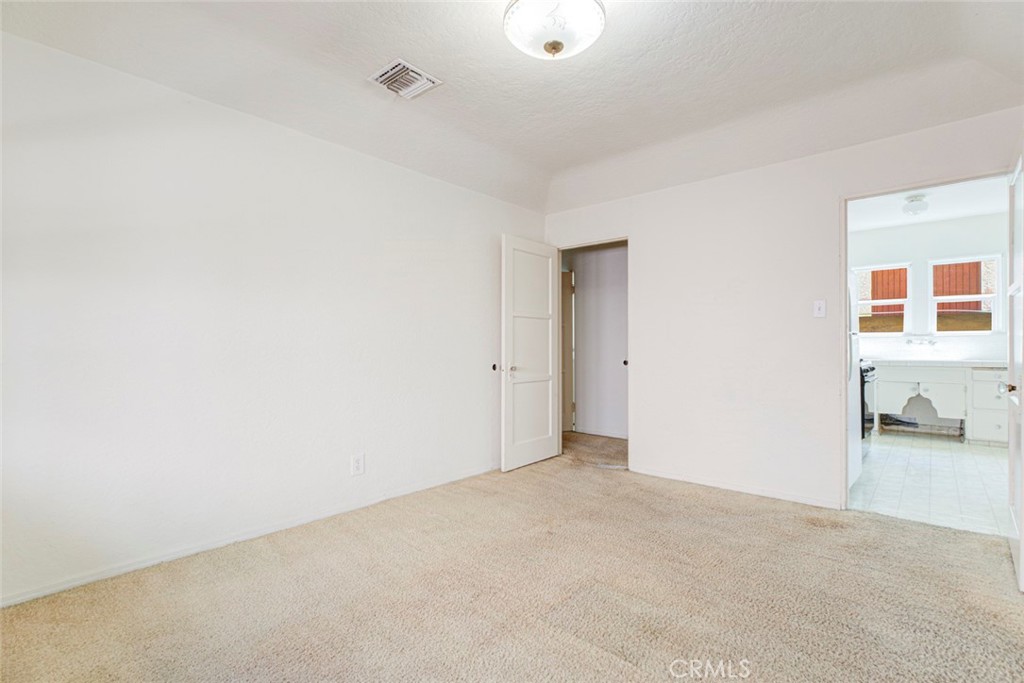 4909 York Property Photo 10