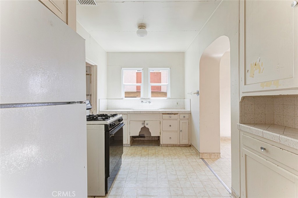 4909 York Property Photo 11