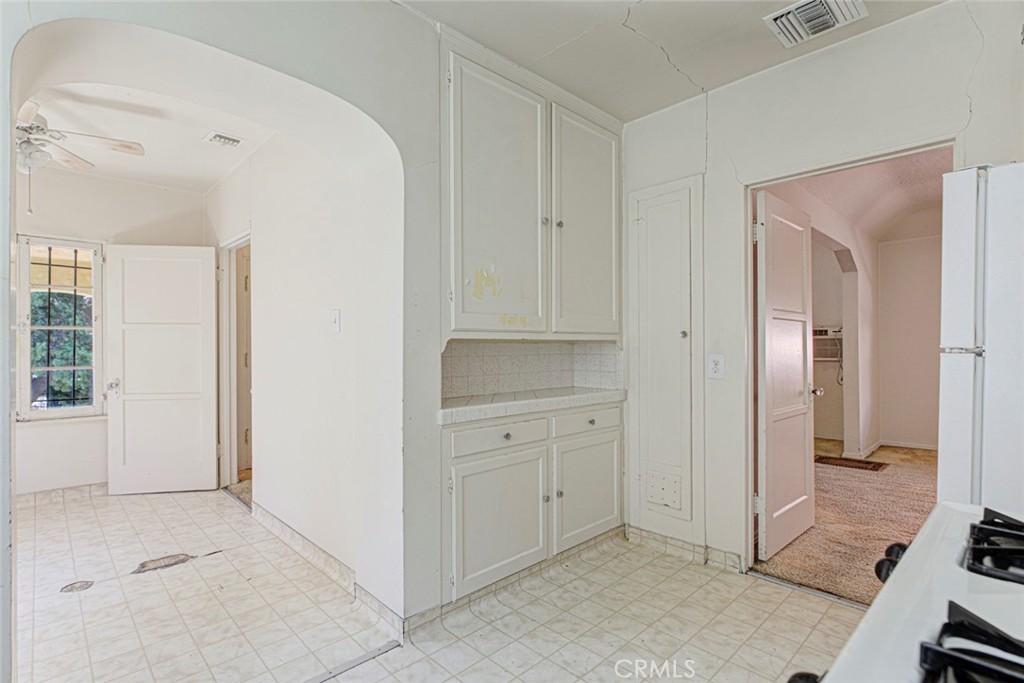 4909 York Property Photo 12