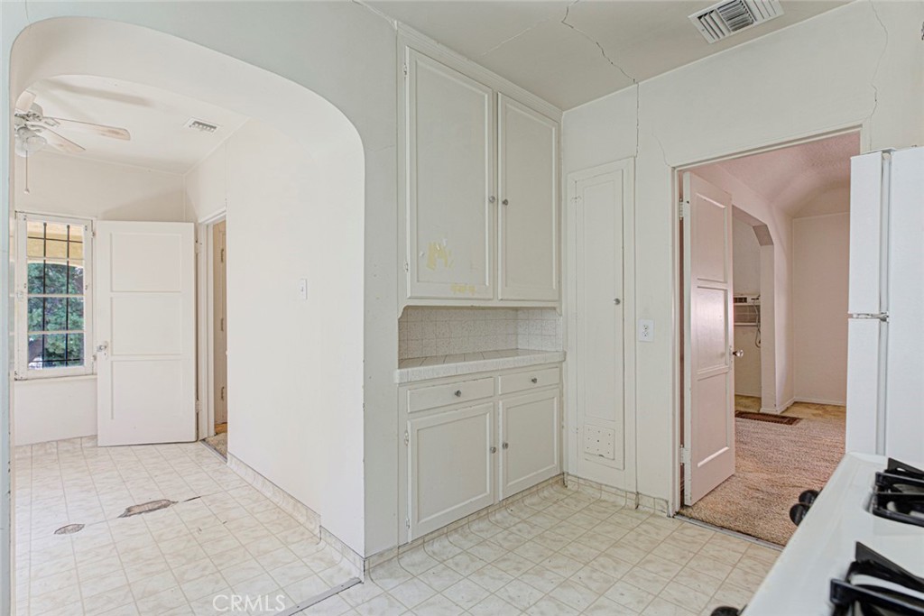 4909 York Property Photo 12