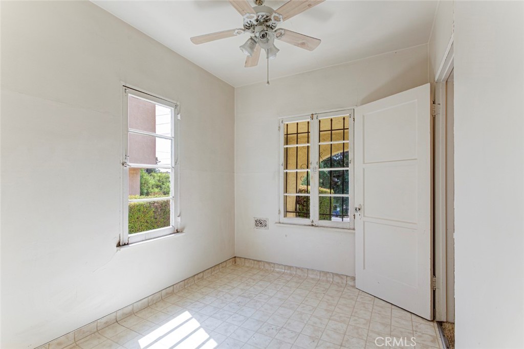 4909 York Property Photo 14