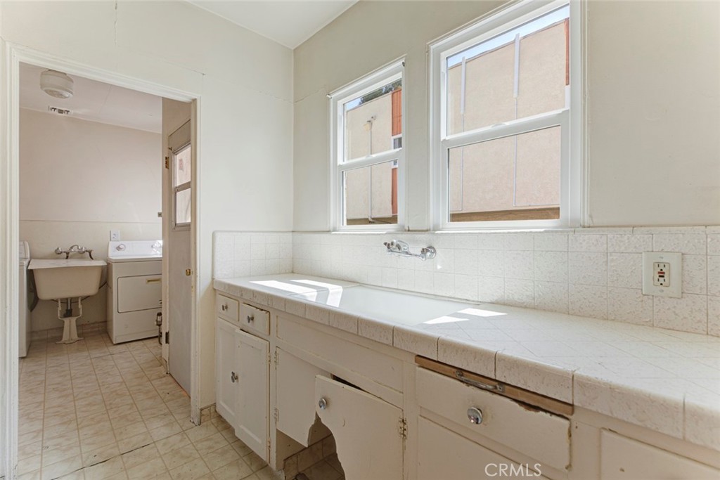 4909 York Property Photo 16