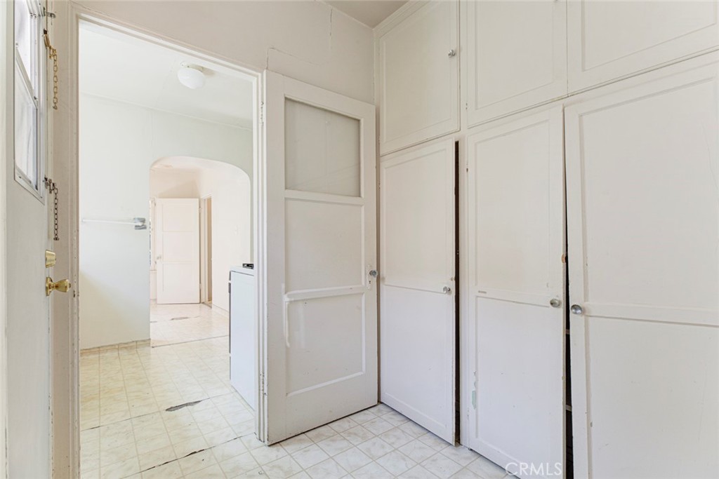 4909 York Property Photo 18
