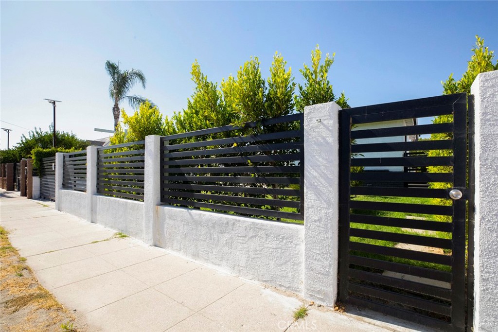 11031 Lull Street Property Photo 2