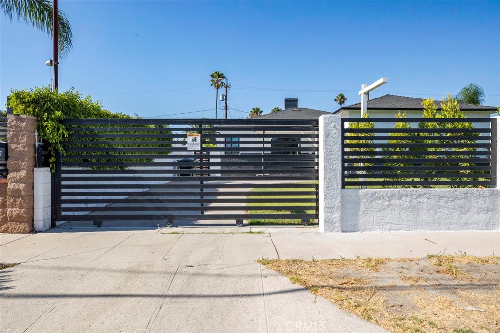 11031 Lull Street Property Photo 4