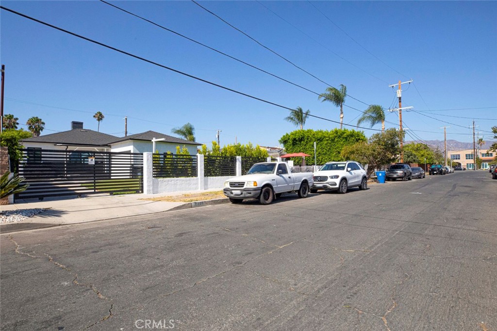 11031 Lull Street Property Photo 5