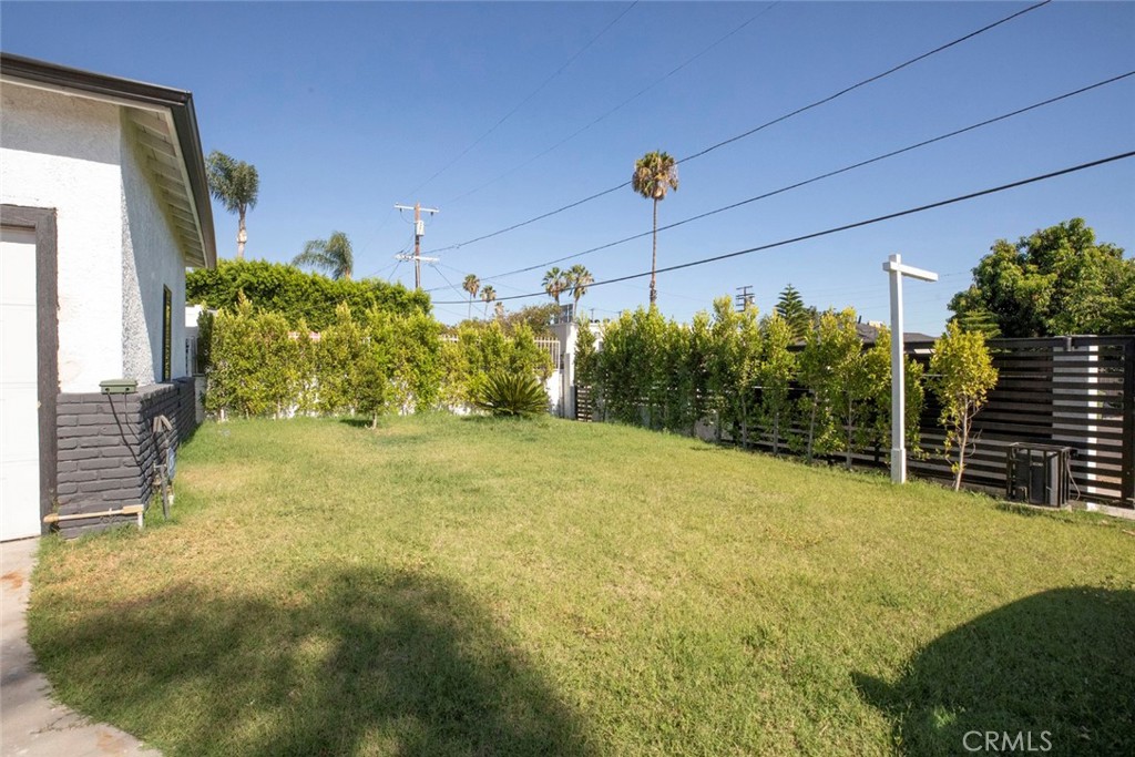 11031 Lull Street Property Photo 6