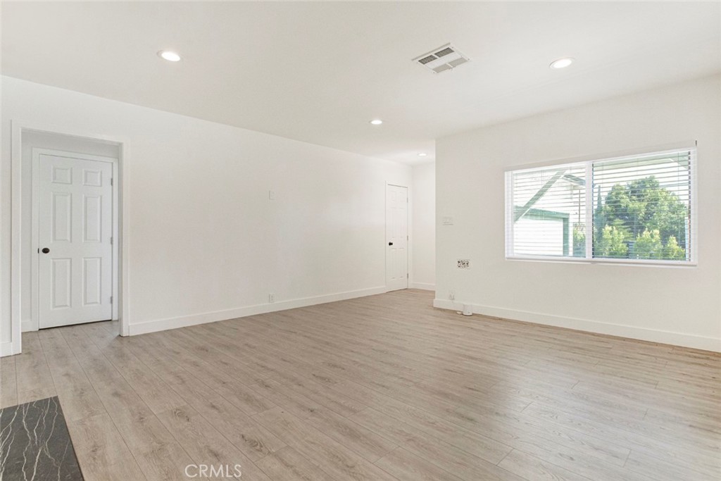 11031 Lull Street Property Photo 12
