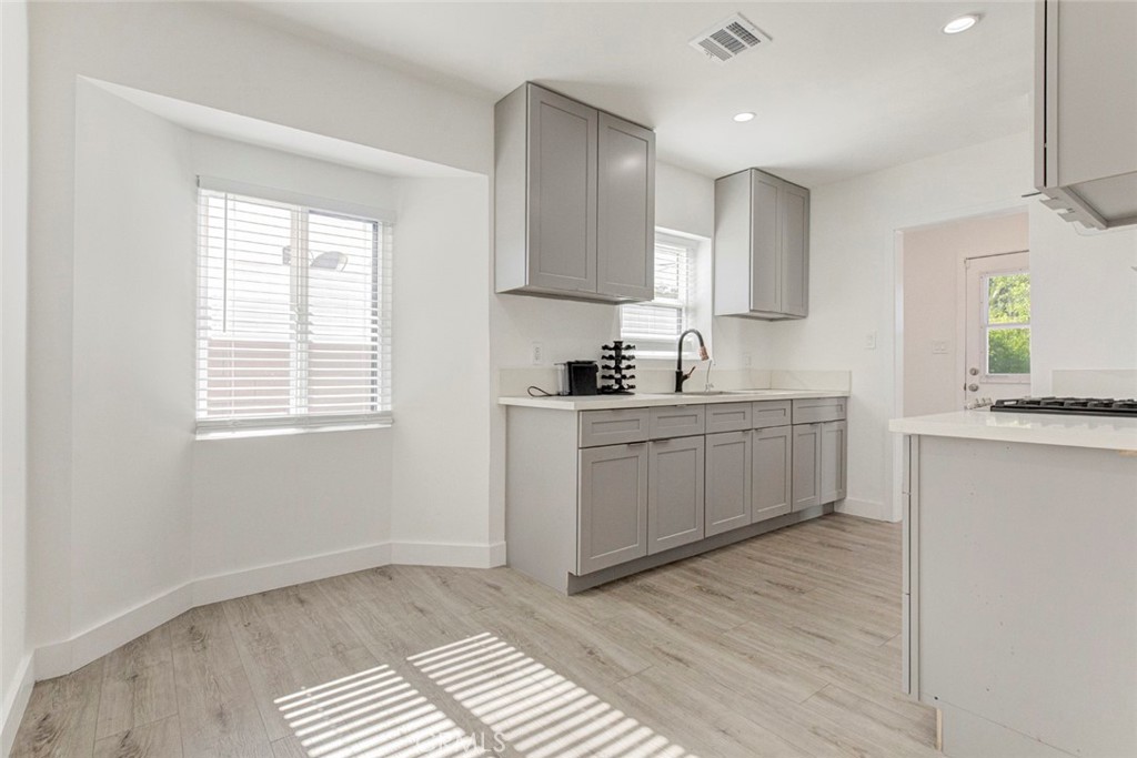 11031 Lull Street Property Photo 13