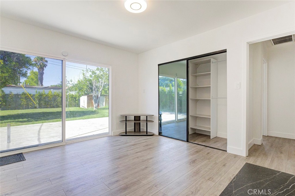 11031 Lull Street Property Photo 20