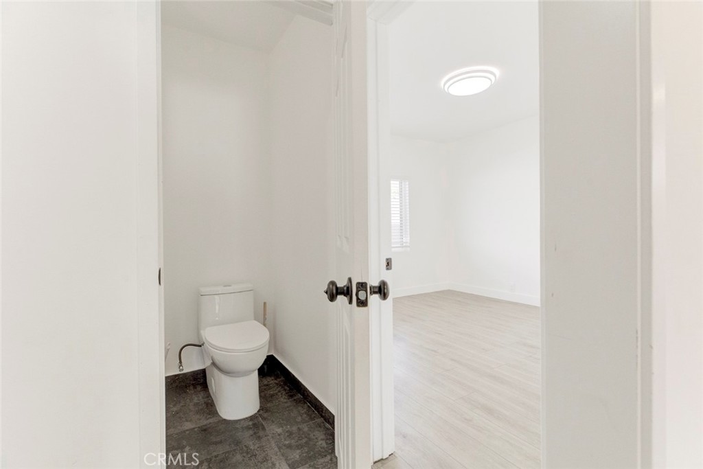 11031 Lull Street Property Photo 30
