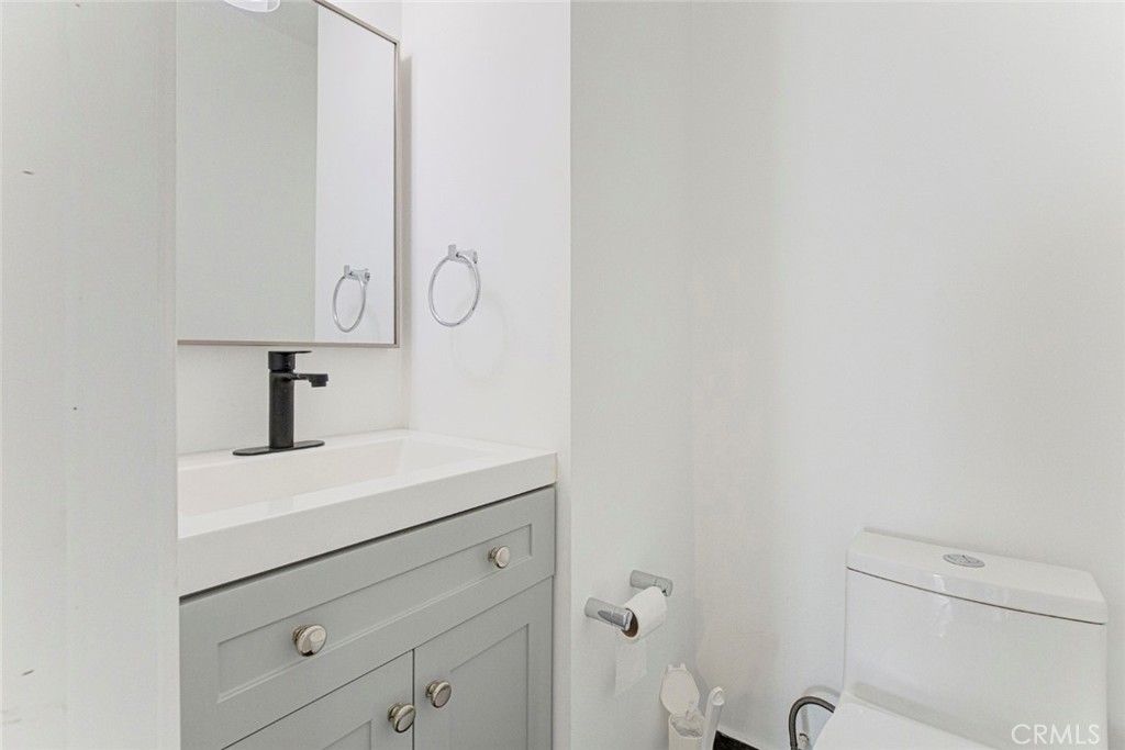 11031 Lull Street Property Photo 31