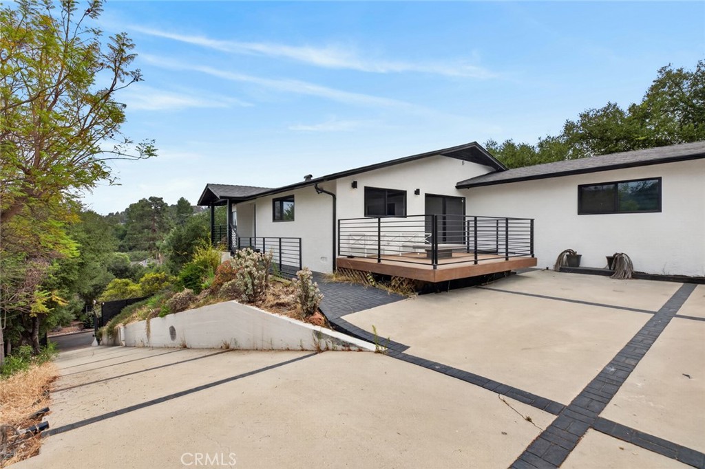 1433 El Rito Property Photo 1