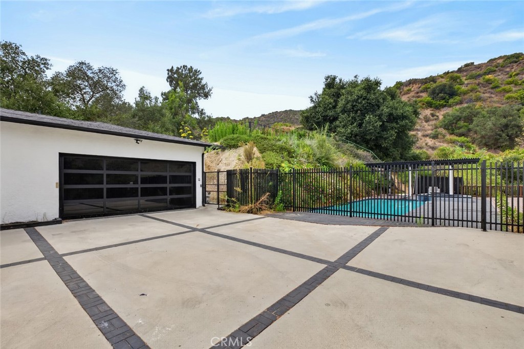 1433 El Rito Property Photo 3