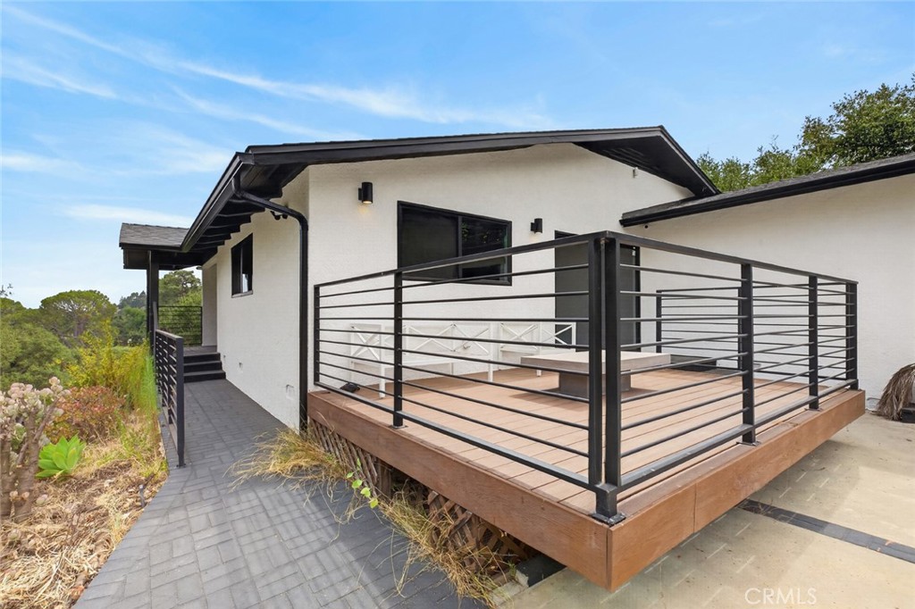 1433 El Rito Property Photo 4