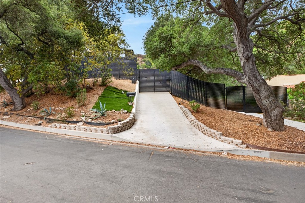 1433 El Rito Property Photo 5