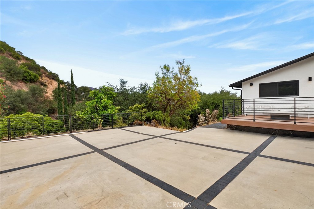 1433 El Rito Property Photo 8