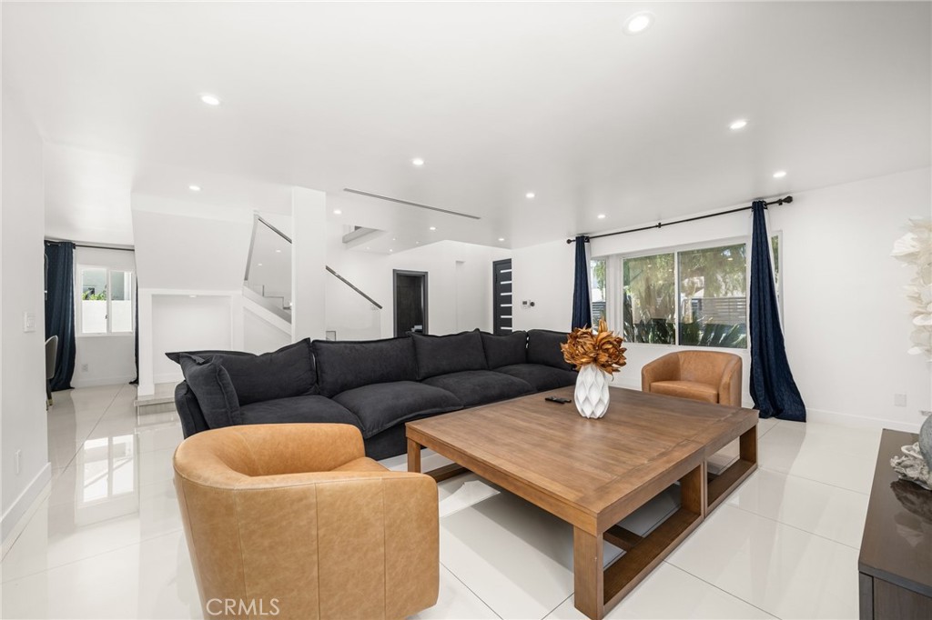 4630 Cedros Avenue Property Photo 11