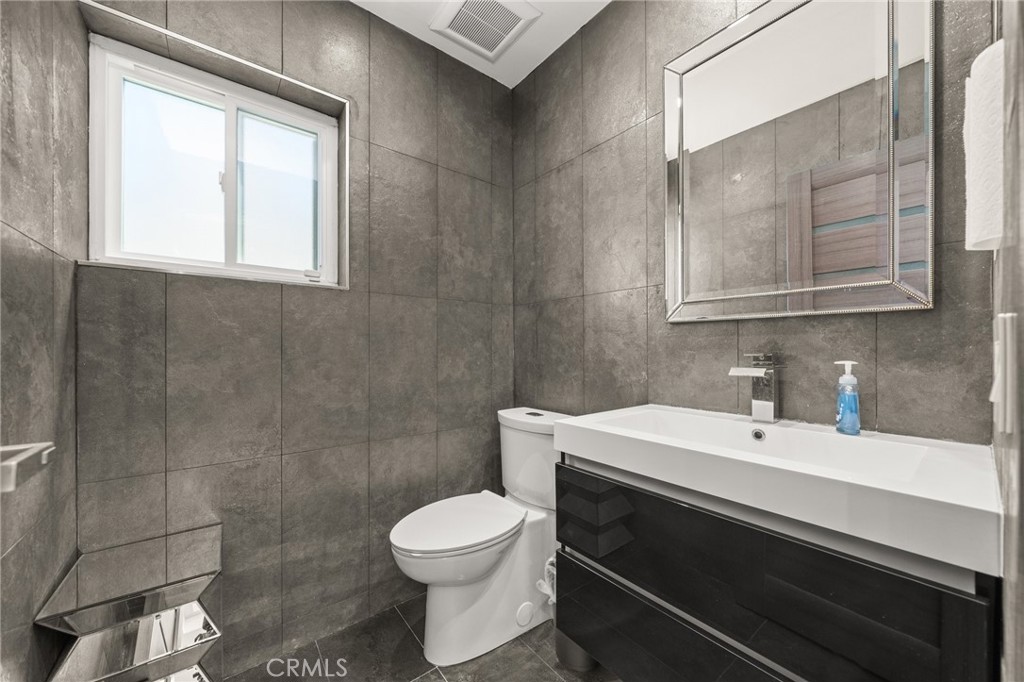 4630 Cedros Avenue Property Photo 14