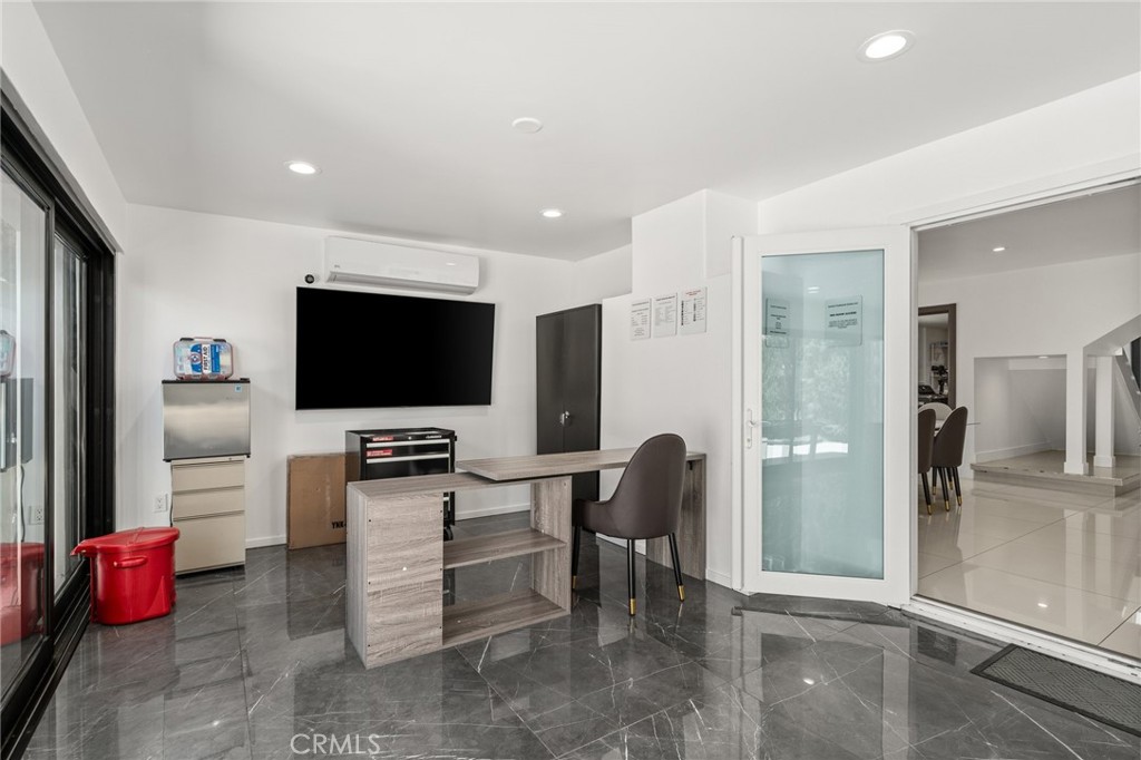 4630 Cedros Avenue Property Photo 22