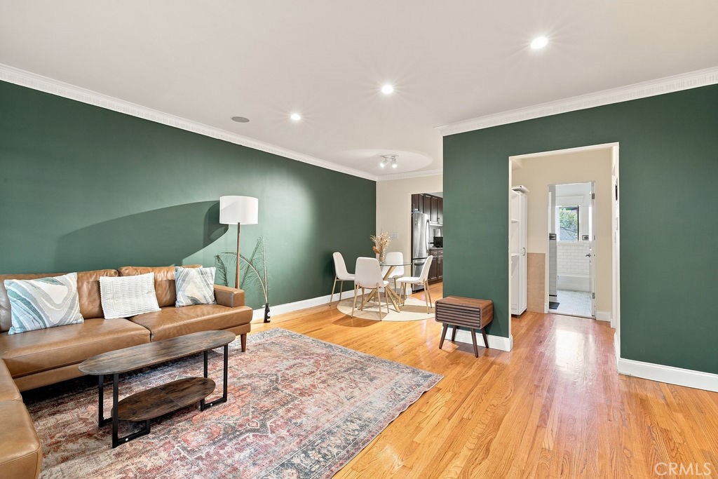 1615 N Laurel Avenue 214 Property Photo 5