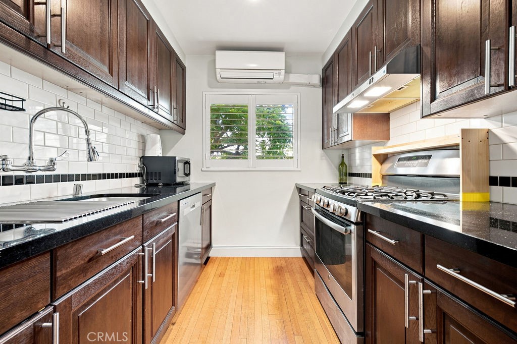 1615 N Laurel Avenue 214 Property Photo 10