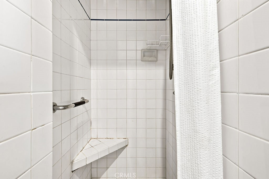 1615 N Laurel Avenue 214 Property Photo 20