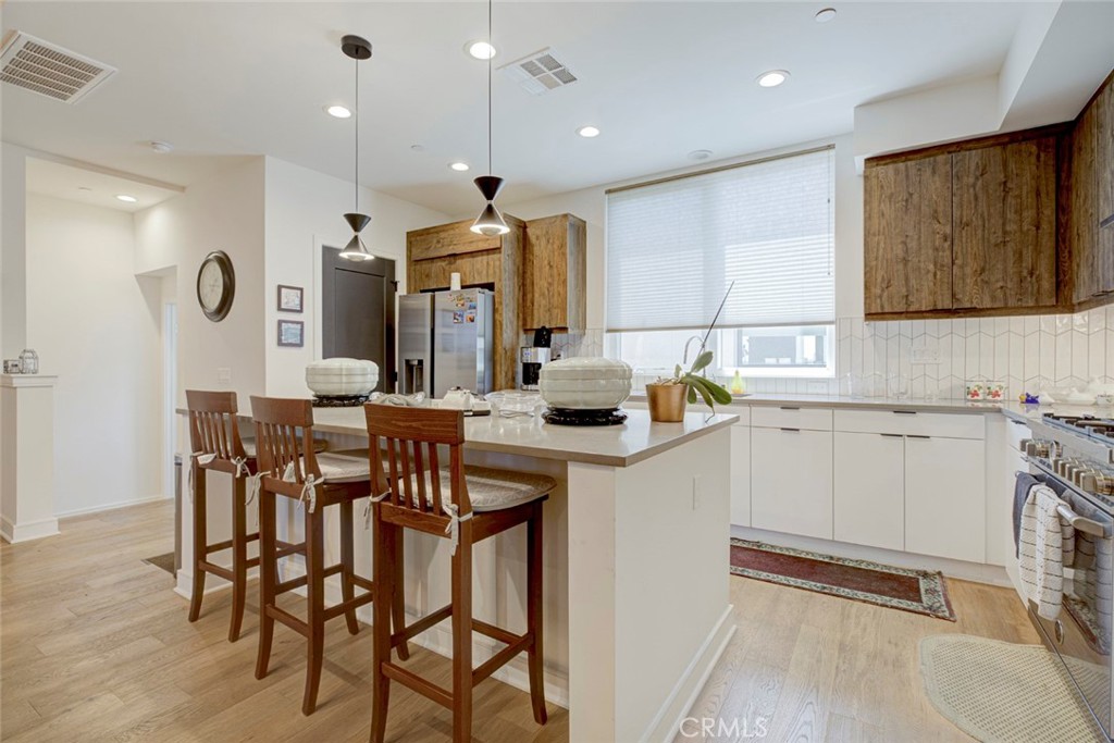 1049 N Joels Place Property Photo 1