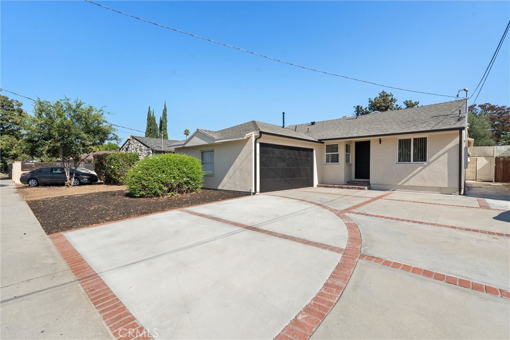 13739 Wyandotte Property Photo 1