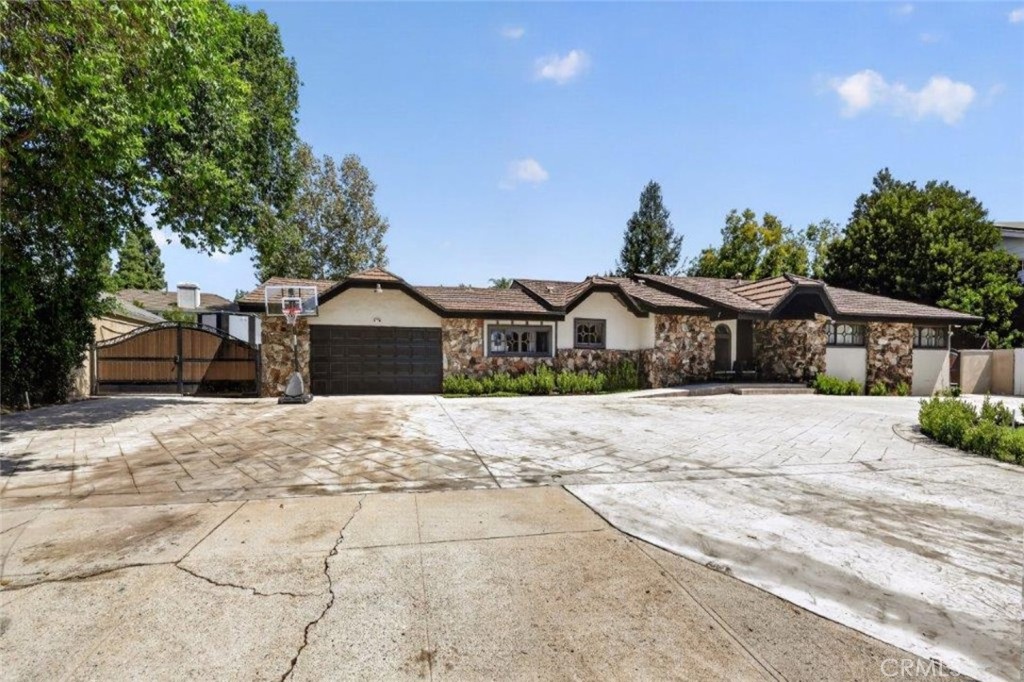 19457 Merridy Street Property Photo 4