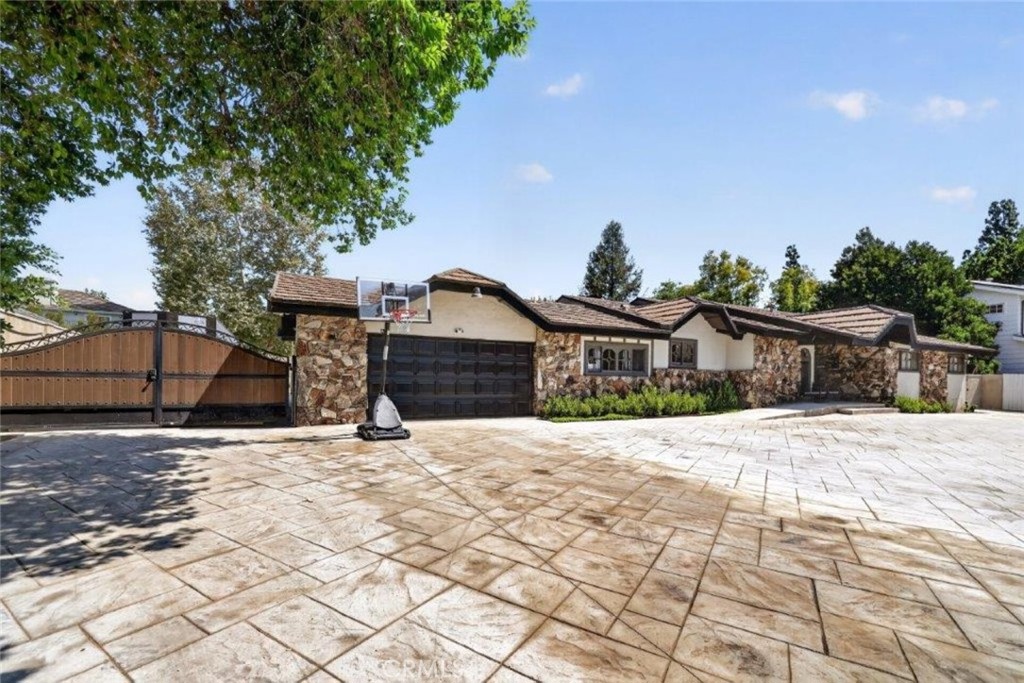 19457 Merridy Street Property Photo 6