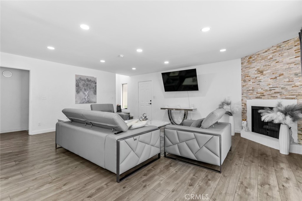 8801 Cedros Avenue 7 Property Photo 2