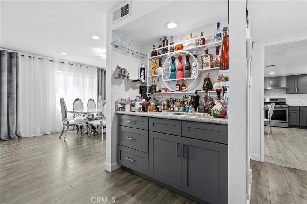 8801 Cedros Avenue 7 Property Photo 10