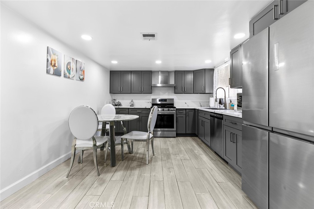 8801 Cedros Avenue 7 Property Photo 12
