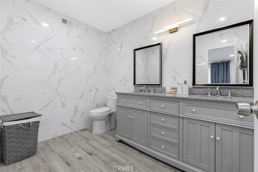 8801 Cedros Avenue 7 Property Photo 24