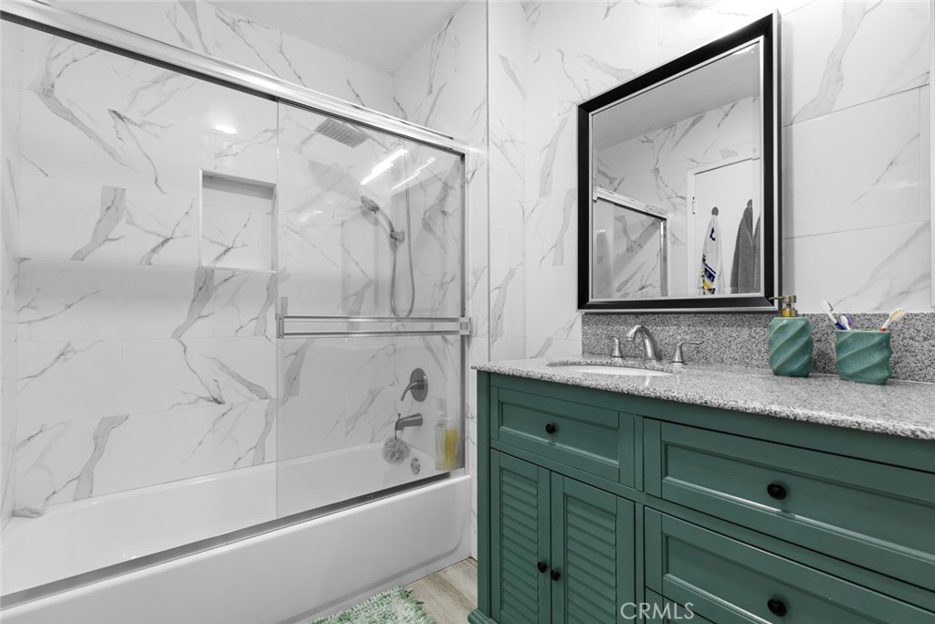 8801 Cedros Avenue 7 Property Photo 29