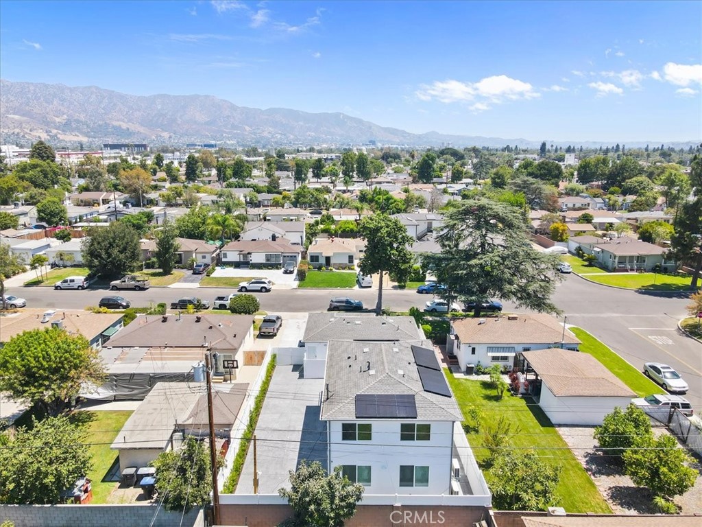 2103 N Pass Avenue N 201 Property Photo 4