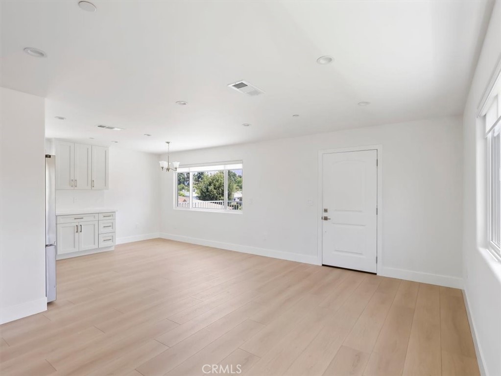 2103 N Pass Avenue N 201 Property Photo 7