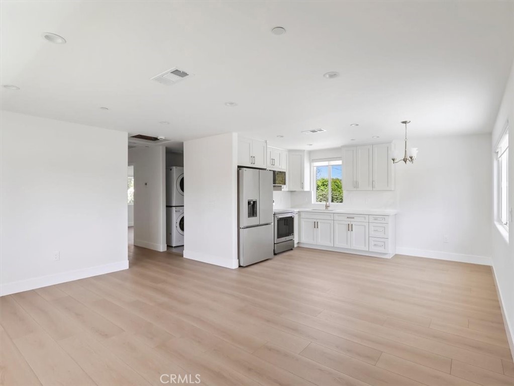2103 N Pass Avenue N 201 Property Photo 8