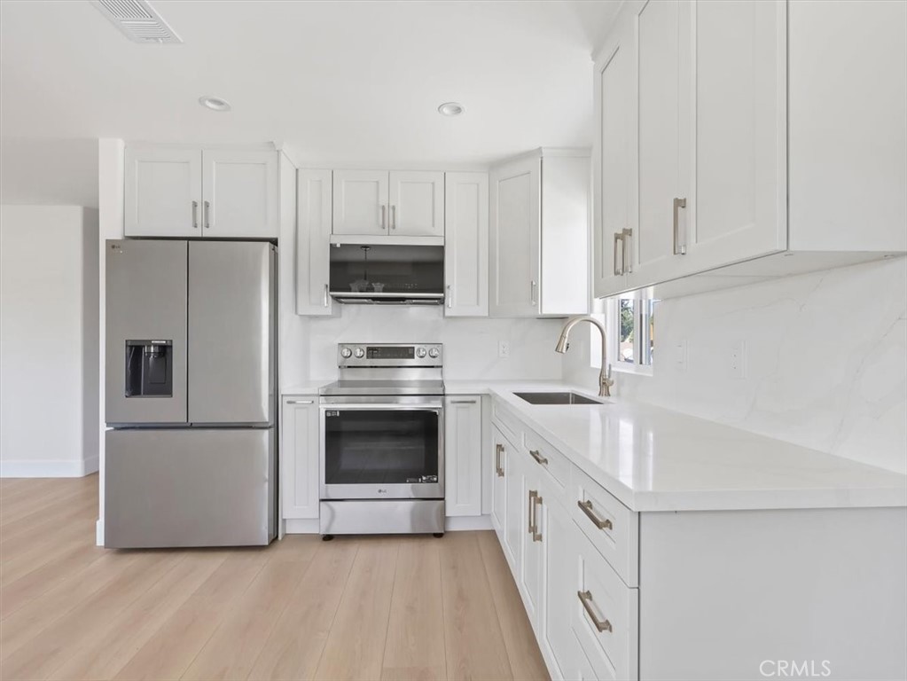 2103 N Pass Avenue N 201 Property Photo 11