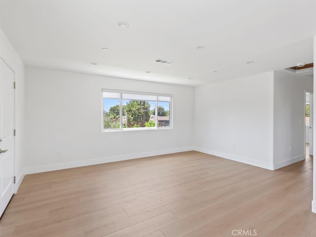 2103 N Pass Avenue N 201 Property Photo 16