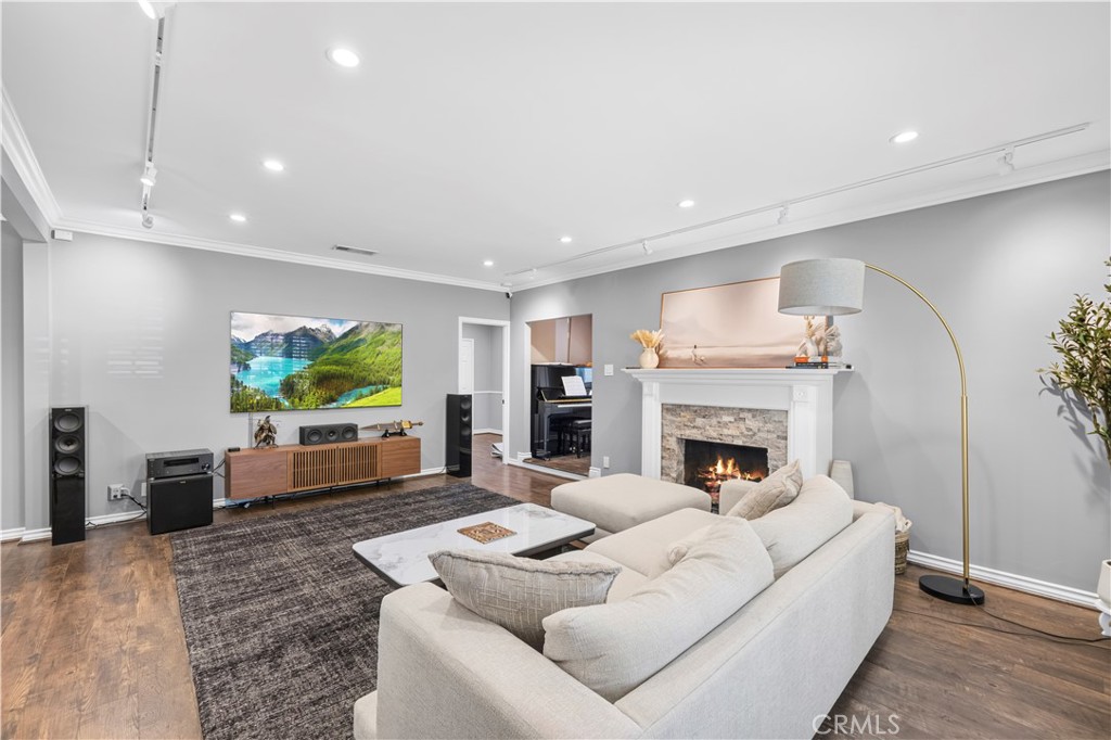 1358 Justin Property Photo 3